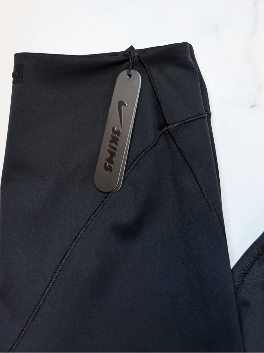 NWT NikeSkims Matte V-Panel 26” Leggings - Picture 4 of 6